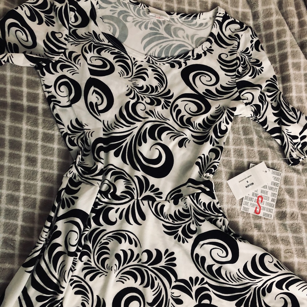 NWT LuLaRoe Nicole Dress, Black and white, Small